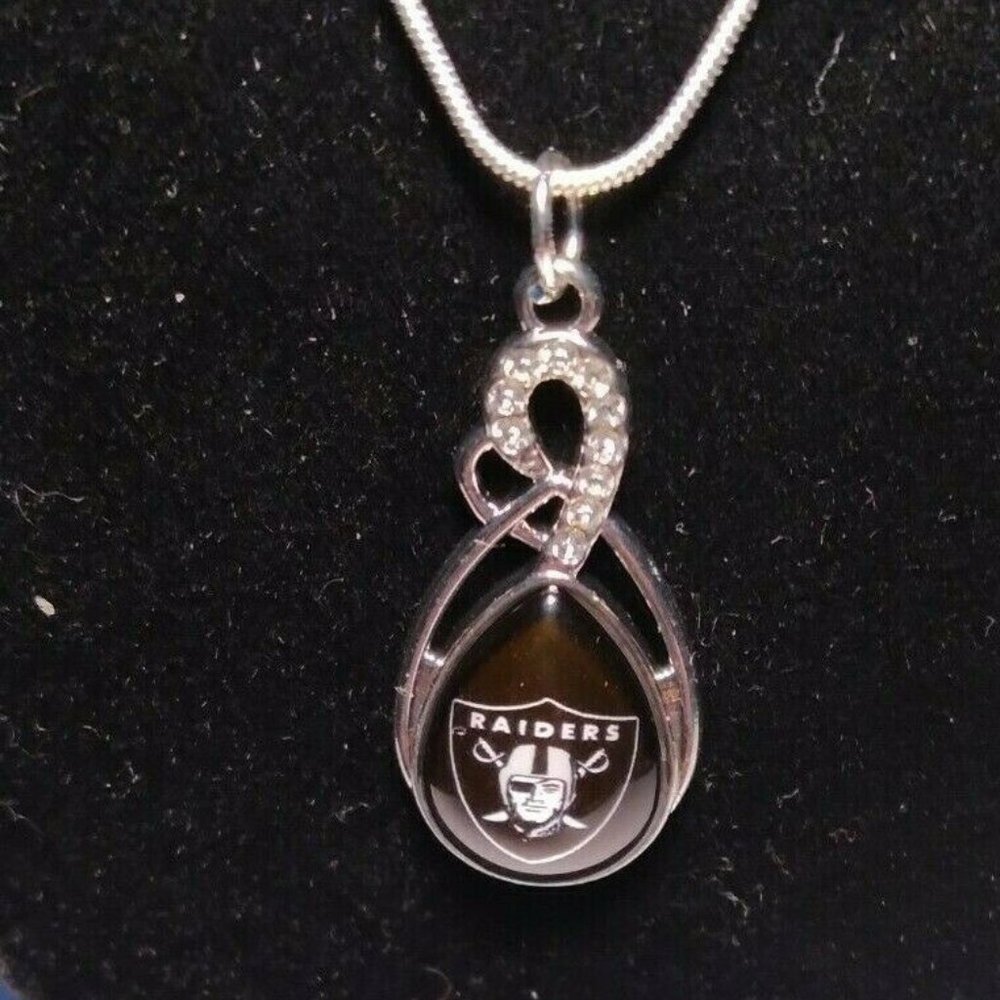 Las Vegas Raiders NFL Charm w/ 925 Chain NEW